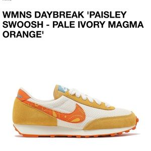 NIKE WMNS DAYBREAK 'PAISLEY SWOOSH - PALE IVORY MAGMA ORANGE' Size 9 EUC